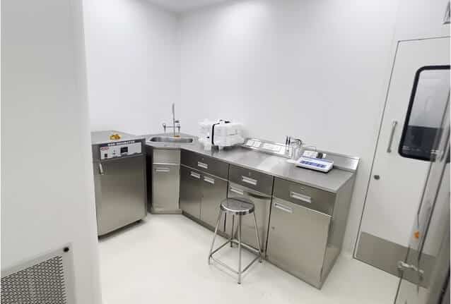 laboratory furniture